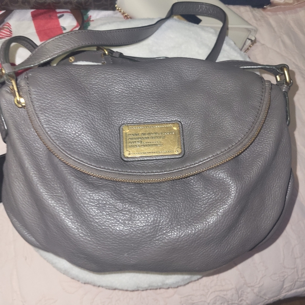 Marc By Marc Jacobs Gray Leather Shoulder Bag with Slouchy Design - Picture 12 of 16